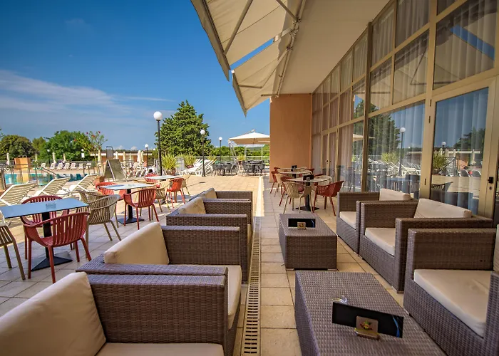 Arena Hotel Holiday