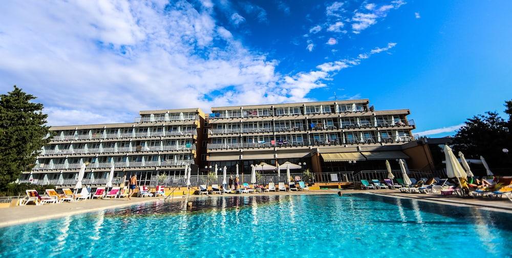 Arena Hotel 3*