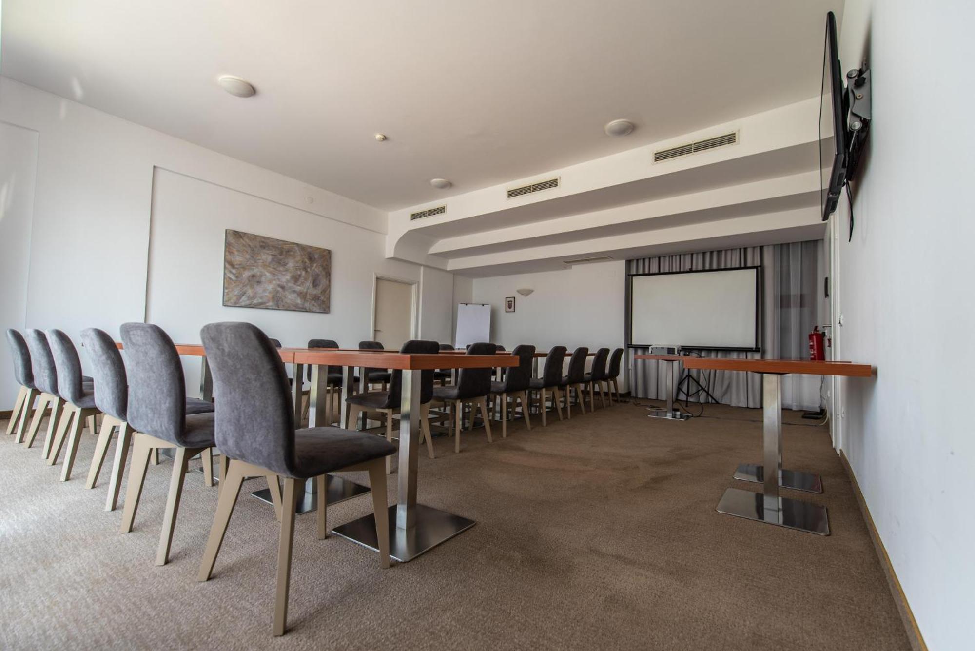 Arena Hotel 3*